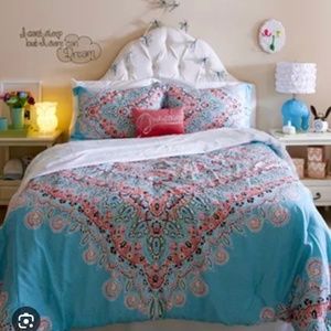 ISO!! Bethany Mota full/queen bedding !!ISO